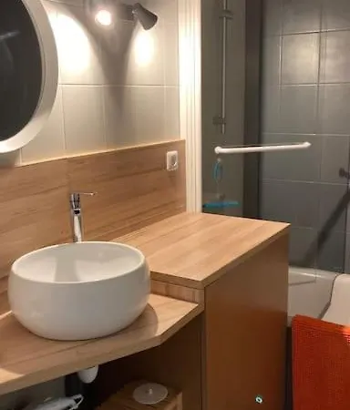 Διαμέρισμα Cosy, Vue Sur Parc, 3 Mins Benoit *